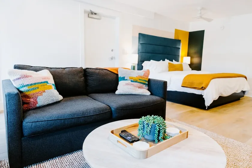 Songwriter's Suite: Luxe Music Row Stay! - Image 1