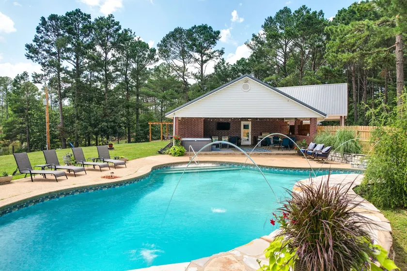 Broken Bow Vacation Rental w/ Pool & Hot Tub! - Image 1