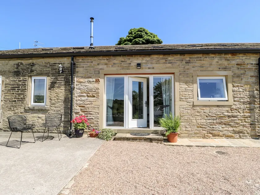 Lower Rookes Farm, Granero Cottage, Halifax - Image 1