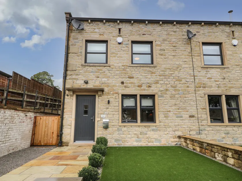 1 Stansfield Mews - Image 1