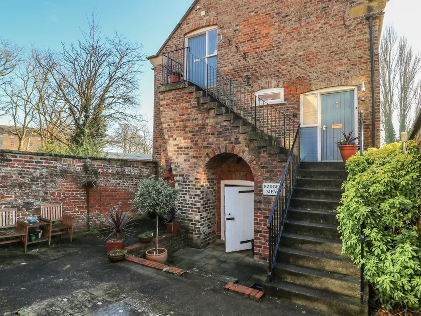 2 Rodgers Mews - Image 1