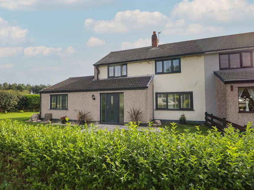 26 Hycemoor Way - Image 1