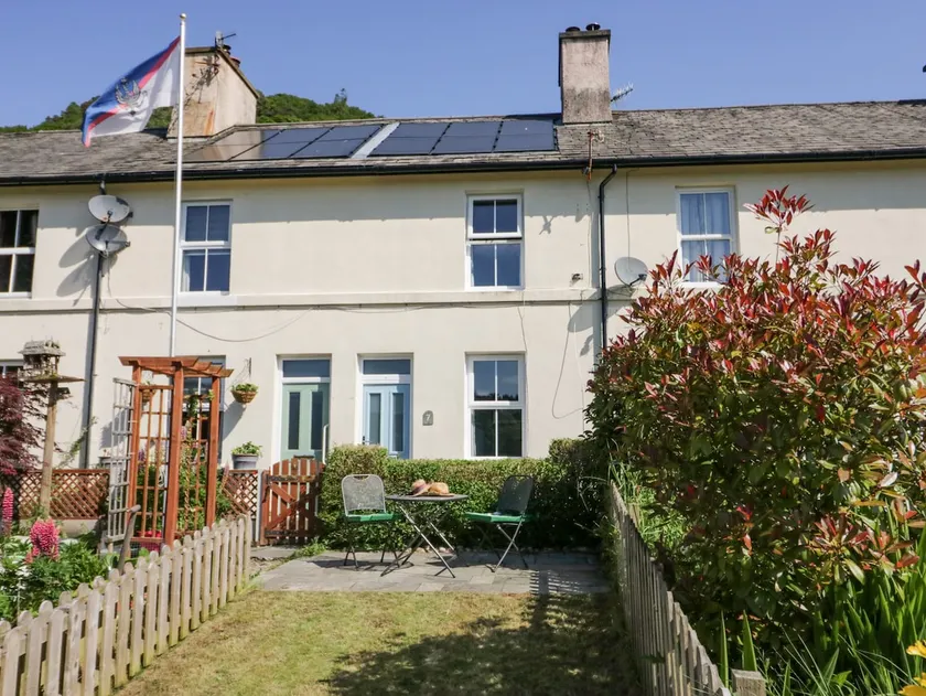 7 Railway Cottages - Image 1