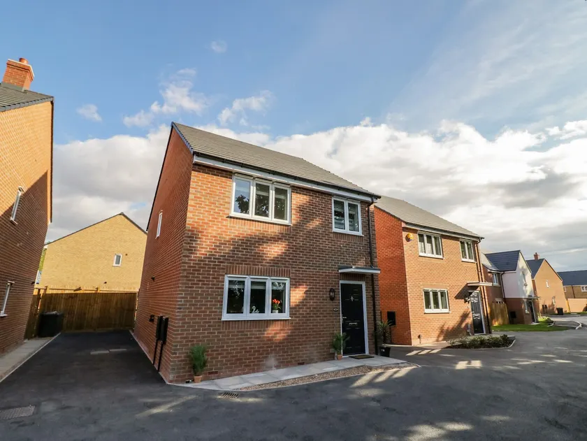 23 Moat House Close - Image 1