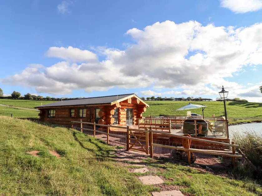Cedar Cabin at Salford Court Farm Fishing Cabins - Image 1