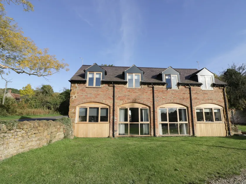 Granary Cottage - Image 1