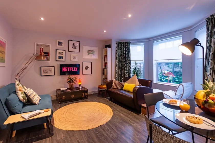 Walpole Bay 2 bed Stunning Garden Apt By Adliv - Image 1