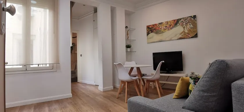 Quiet flat in Chueca - Image 1
