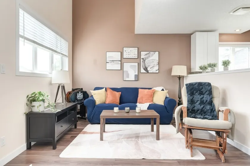 ”Hummingbird” 2 Bed Carriage House with 3 beds! - Image 1