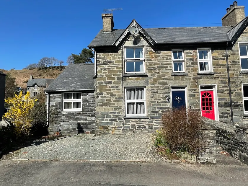 7 Castle Terrace - Image 1