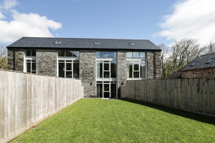 2 Pensyflog Barns - Image 1