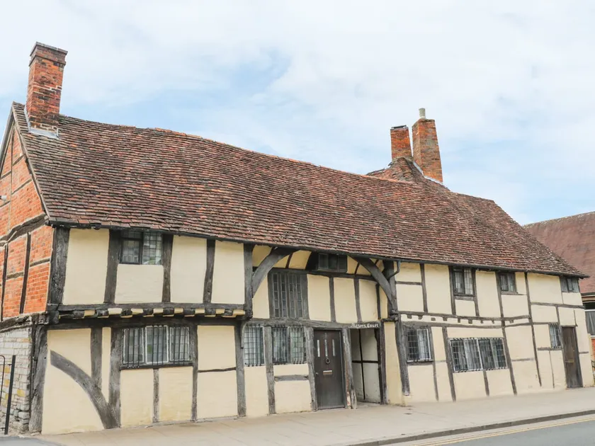 4 Masons Court - Image 1