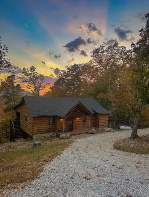 Whippoorwill Run Cabin — Jasper, AR - Image 1