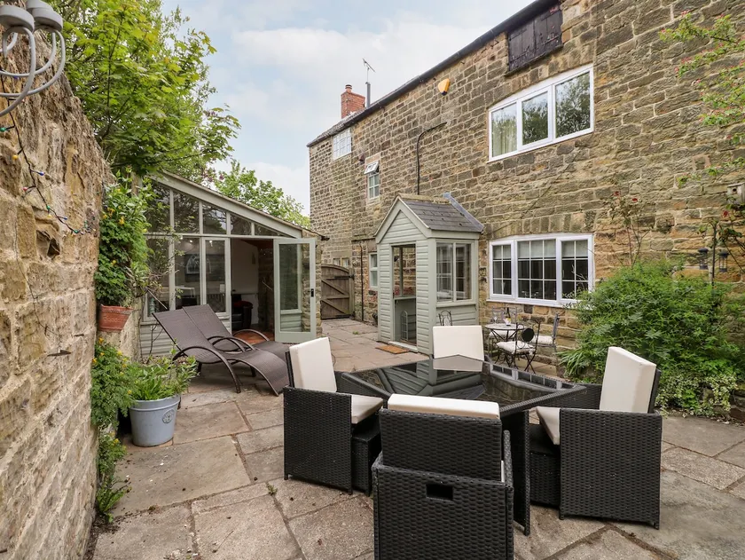 Christmas Cottage - Image 1