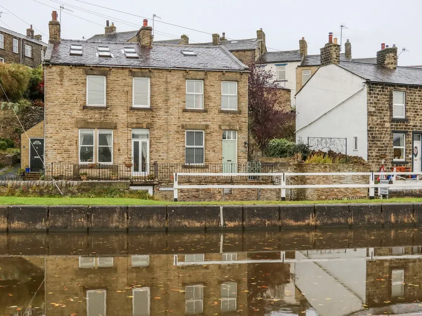 Canalside Cottage - Image 1