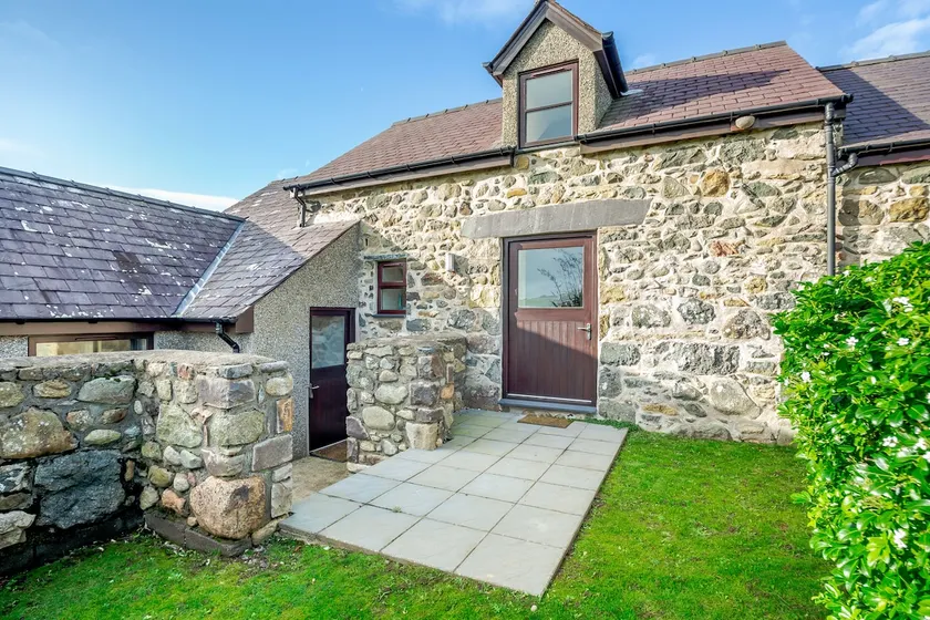 Bwythyn-y-Wennol - Image 1