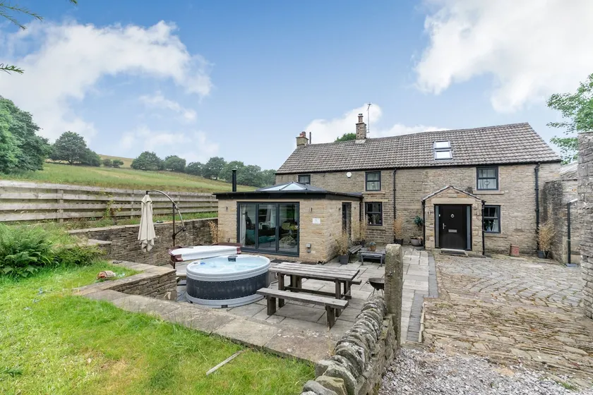 Carr House Farm, GLOSSOP - Image 1