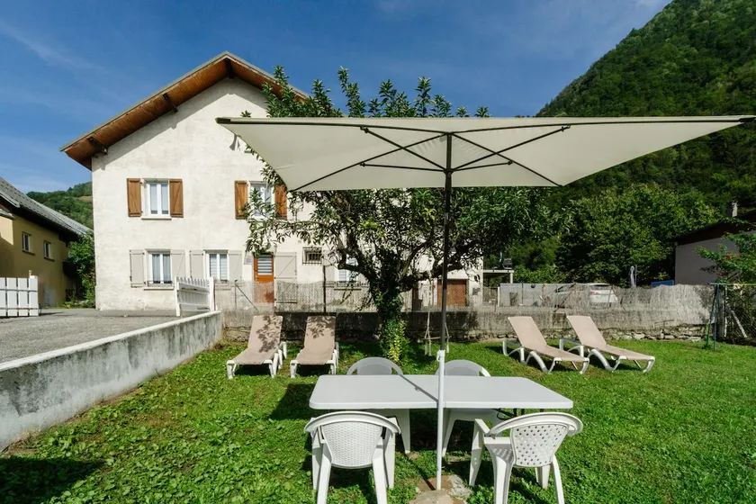 Appartement \"Gîte Zen Attitude\" avec vue sur la montagne, bain à remous privé et Wi-Fi - Image 1