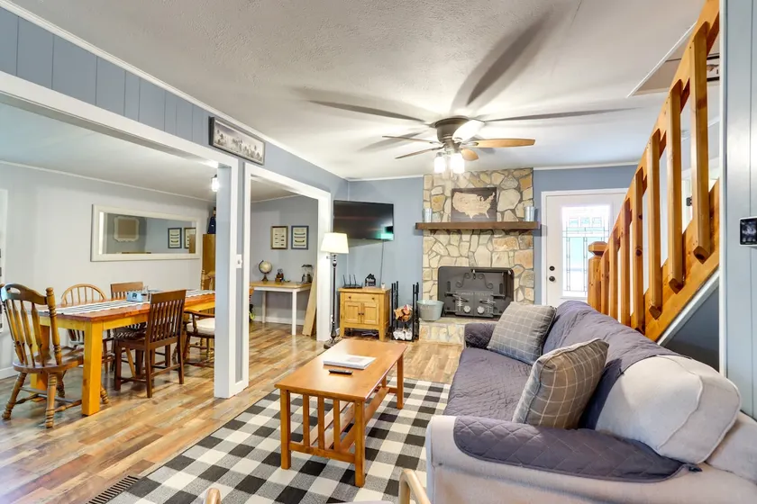 Pet-Friendly Murphy Home: Grilling Deck + Fire Pit - Image 1