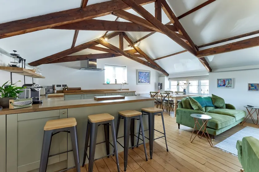 Spacious 2 Bedroom Coach House in Cley Norfolk - Image 1