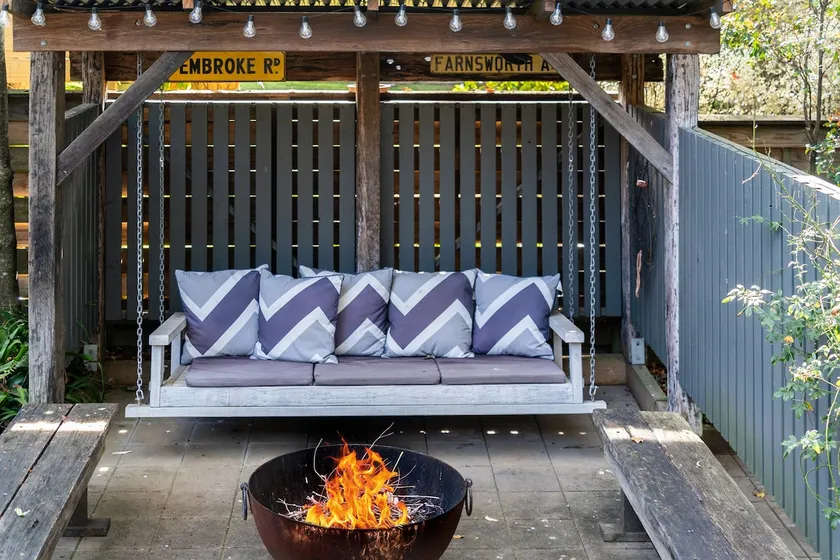 Secluded 3-Bed Retreat Moments to the Beach - Image 1