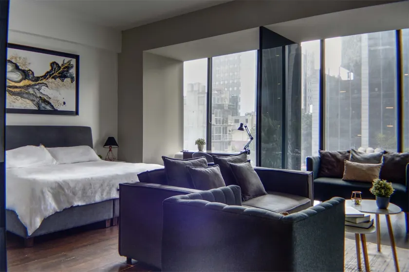 Luxurious King Size SUITE with Pool, Parking & GYM - Image 1