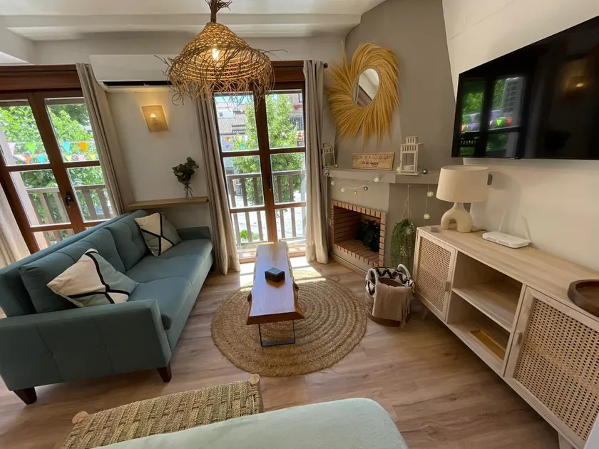 Cozy studio apartment in the plaza. Fireplace, A/A - Image 1
