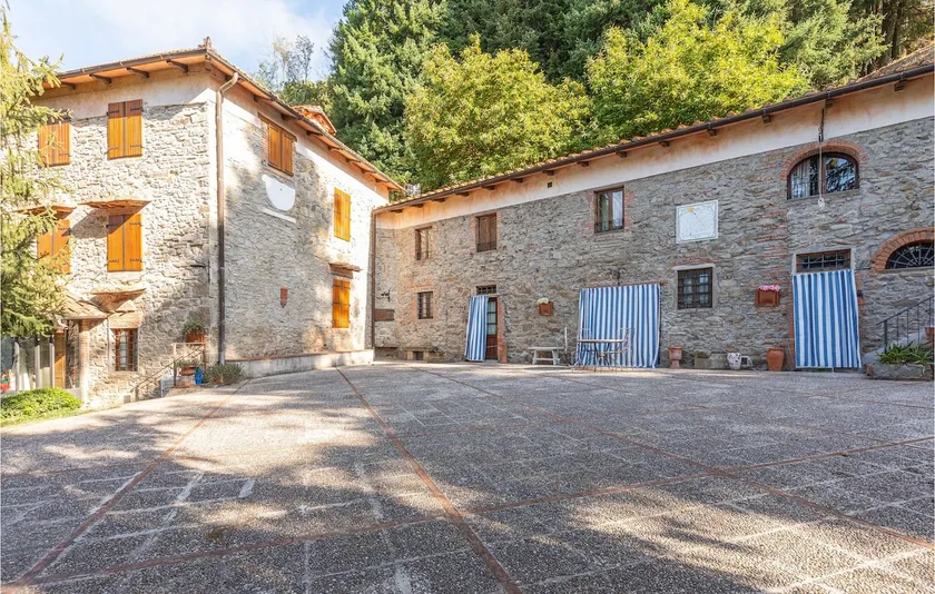 Awesome home in Villa of Piteccio - Image 1