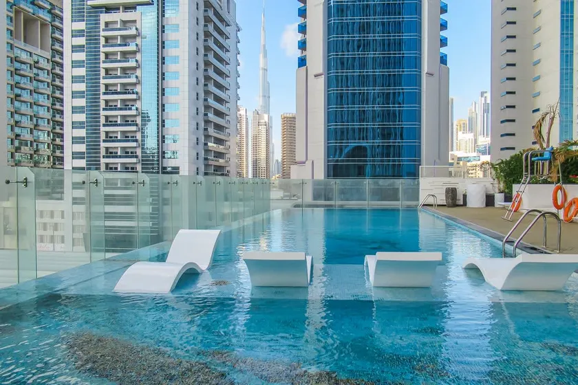 Modern and Stylish 1BR in Business Bay - Image 1