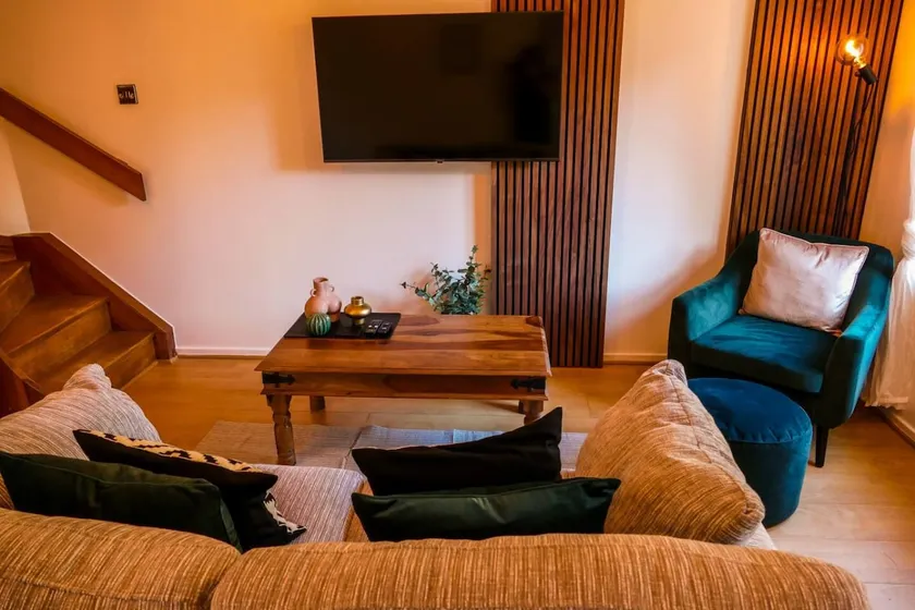 Home in Longwell Green - Image 1