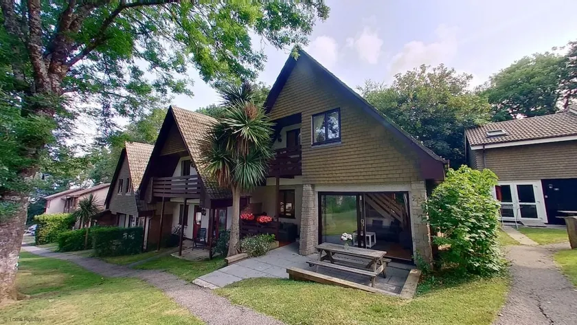 82 Strawberry Hill, Tolroy Manor - Image 1