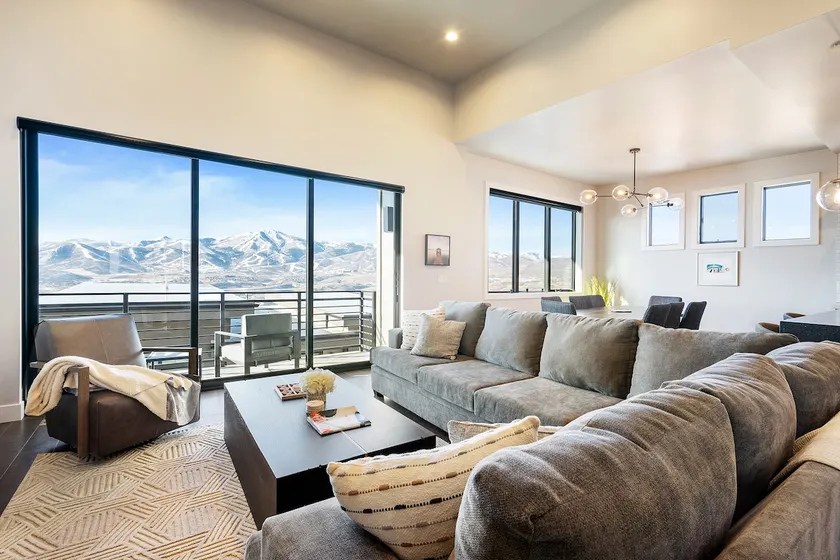 Hideout Haven: Luxe Retreat w/ Lake View & Hot Tub - Image 1