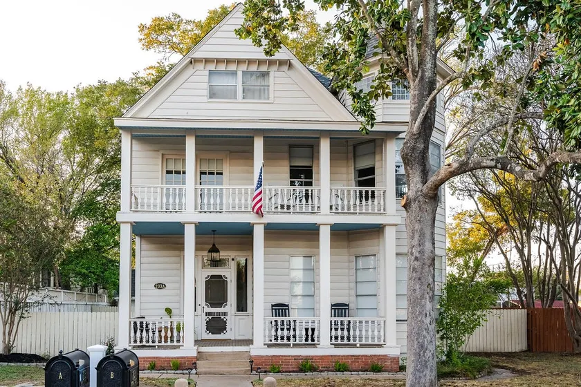 The Ramona House w/ Cowboy Pool! Walk to Downtown! - Image 1