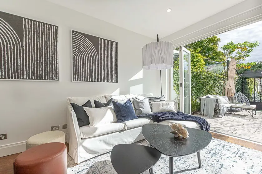 Spacious Retreat Comfortable 4BD in Petersham - Image 1