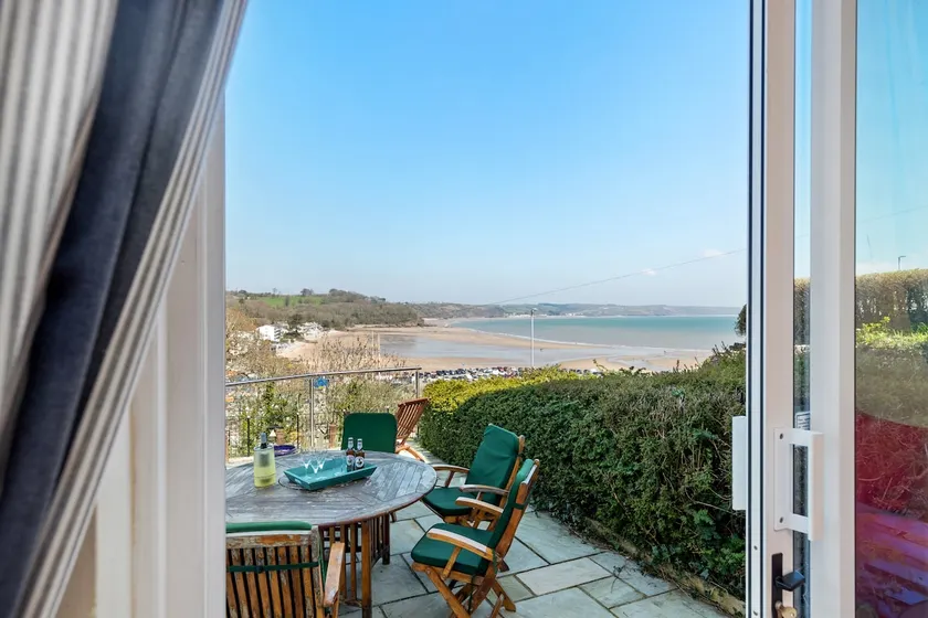 White Sails - Beach and Harbour Views - Image 1