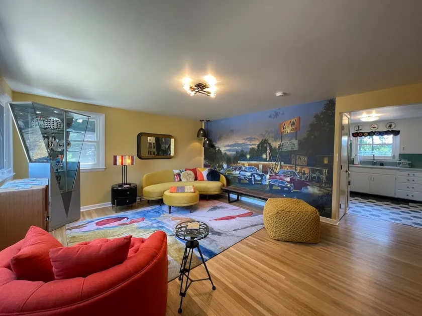 50s Themed Nostalgic Cozy House - Image 1