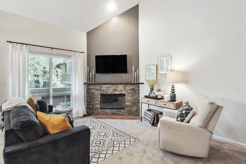 Overland Park Condo, Close to Lakes & Parks! - Image 1
