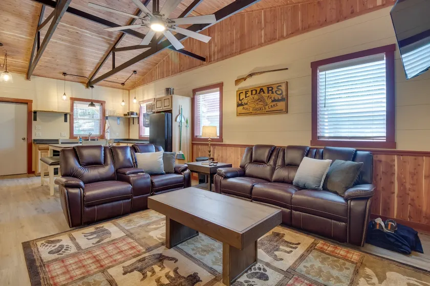 Lakefront Bull Shoals Cabin Rental: Pets Welcome! - Image 1
