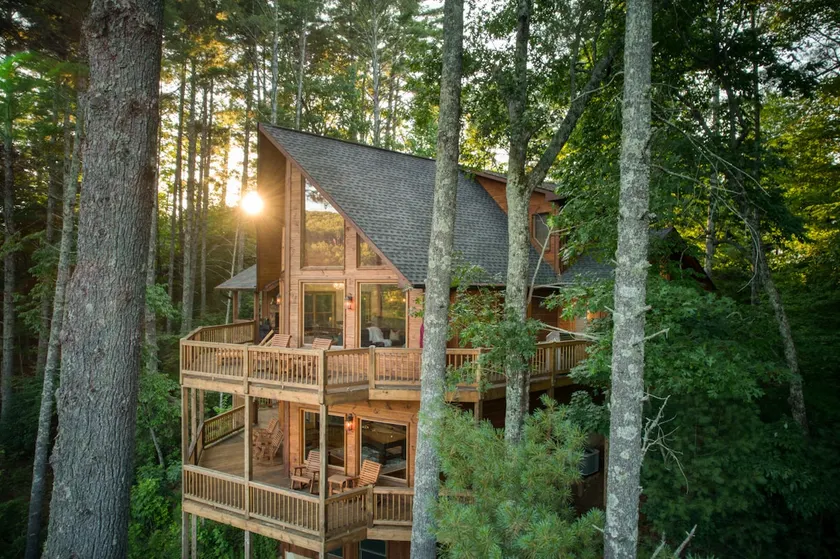 4BR Pineview | Hot Tub & Scenic Views | Arcade - Image 1