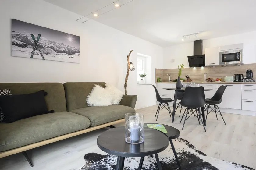 Lovingly furnished holiday apartment \"Zirbe\" in the Zugspitz village Grainau - Image 1