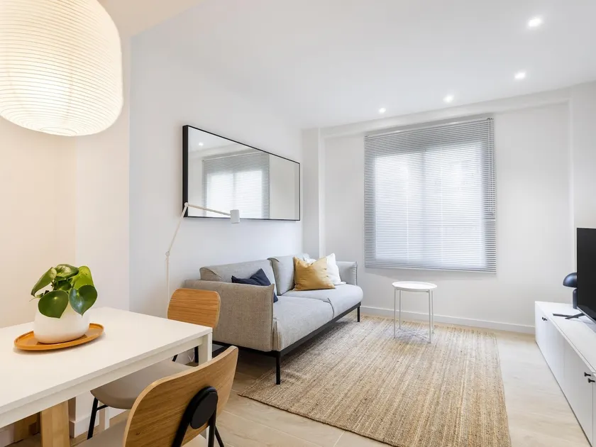 Bright and stylish. Viveros area. Monthly rent - Image 1