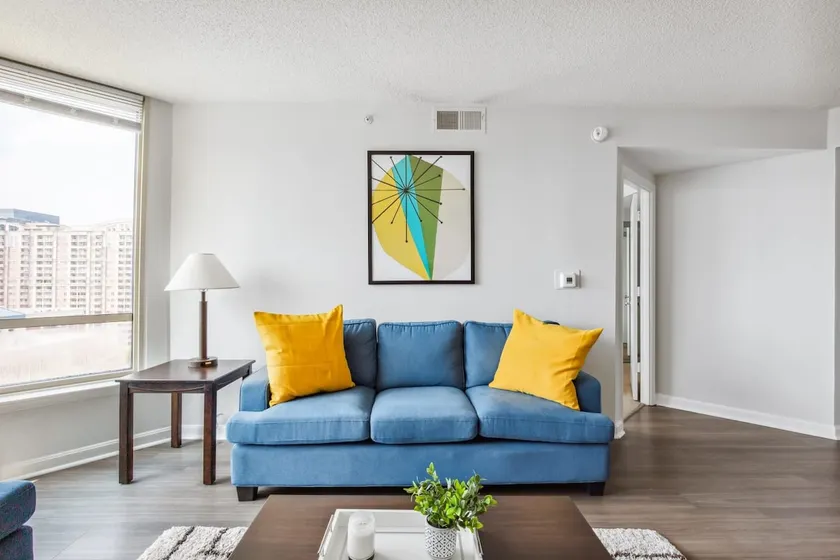 2BR Luxury City Suite With Gym & Pool - Image 1