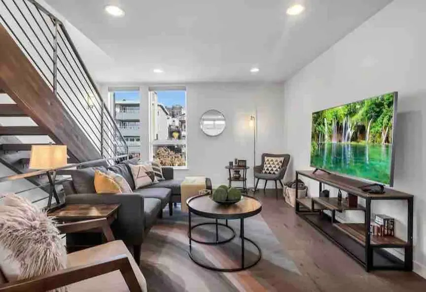 Prime Location. Lake View. Seattle Skyline View. - Image 1