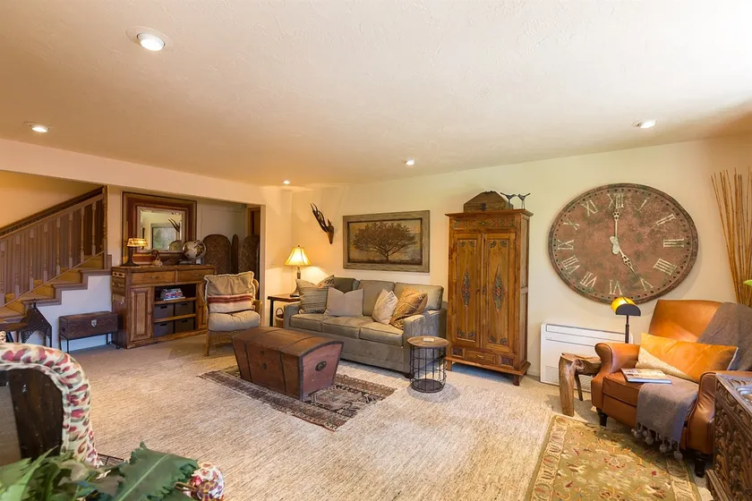 Wild Rose: Spacious 2+BR, Close to Downtown - Image 1
