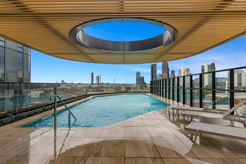 Southbank 1-Bed Resort with Study, Pool and Gym - Image 1