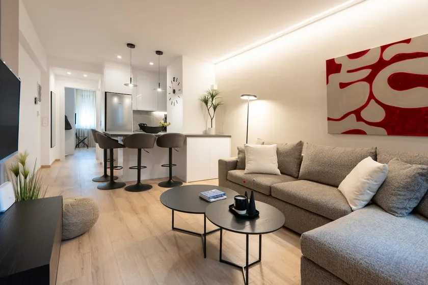 THE EDGE Fabulous Apartment w/Gym - Image 1
