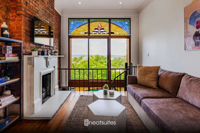 4BR Bridal/Group Retreat, Walkable, Skyline Views - Image 1