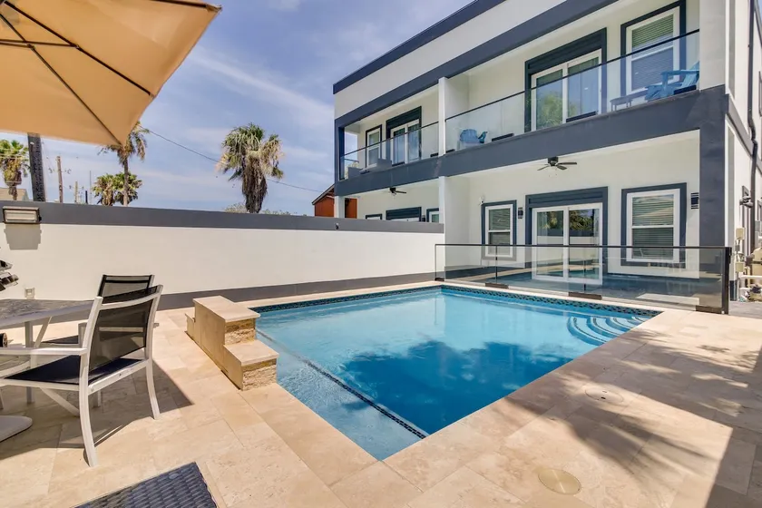 South Padre Island Retreat: Private Pool! - Image 1