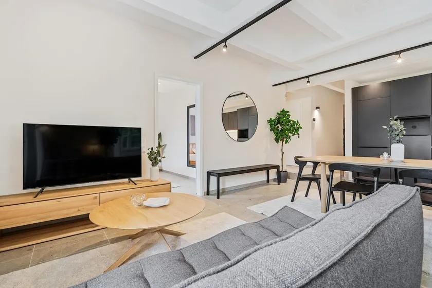 Clausen Hideaway Modern Accommodation - Image 1