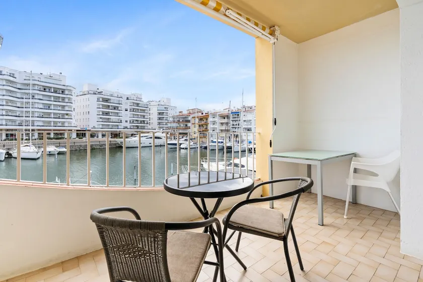 Modern Canal View Apartment with Terrace (5) - Image 1